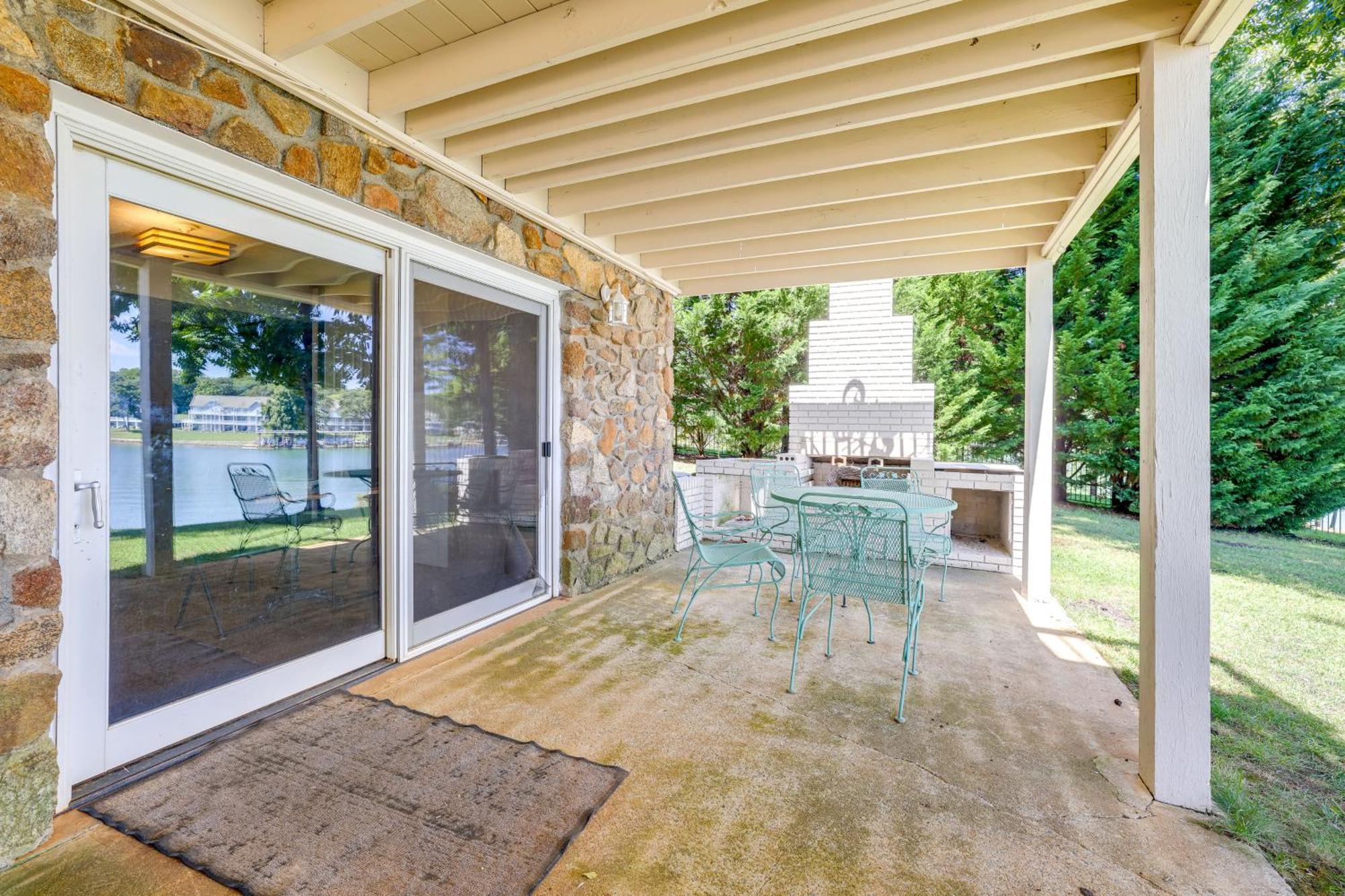 Smith Mountain Lake Retreat With Private Beach! Huddleston Kültér fotó