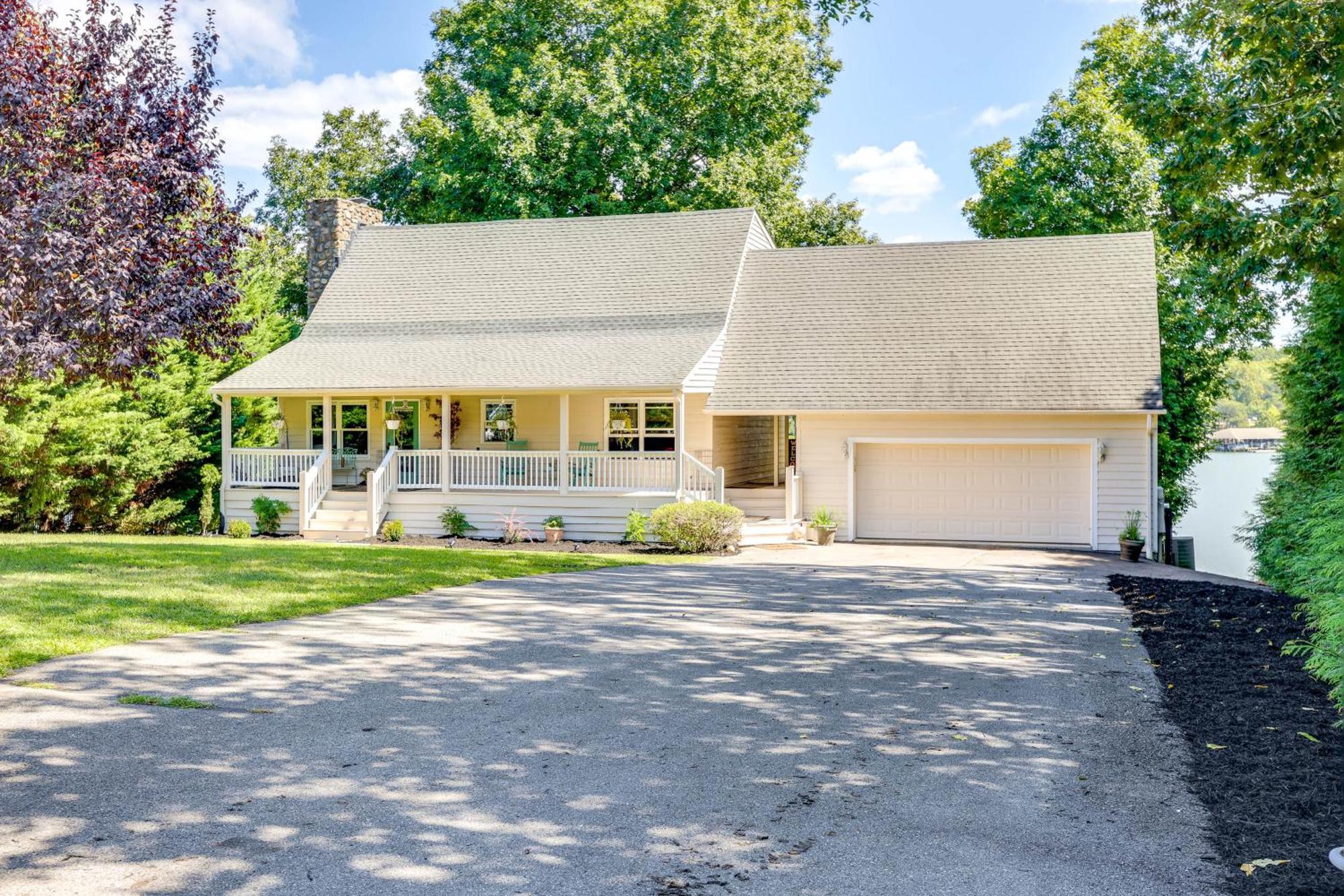 Smith Mountain Lake Retreat With Private Beach! Huddleston Kültér fotó