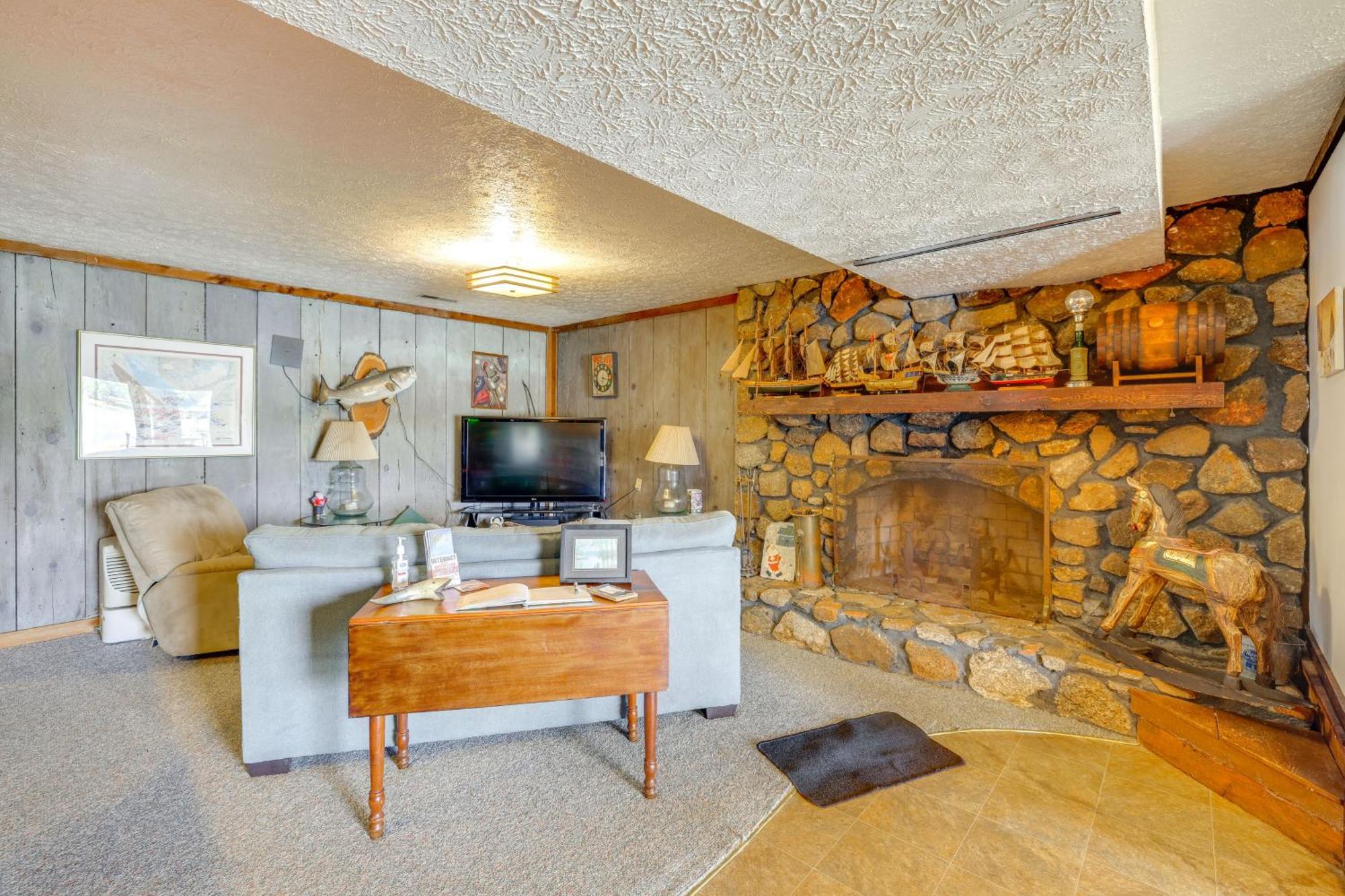 Smith Mountain Lake Retreat With Private Beach! Huddleston Kültér fotó