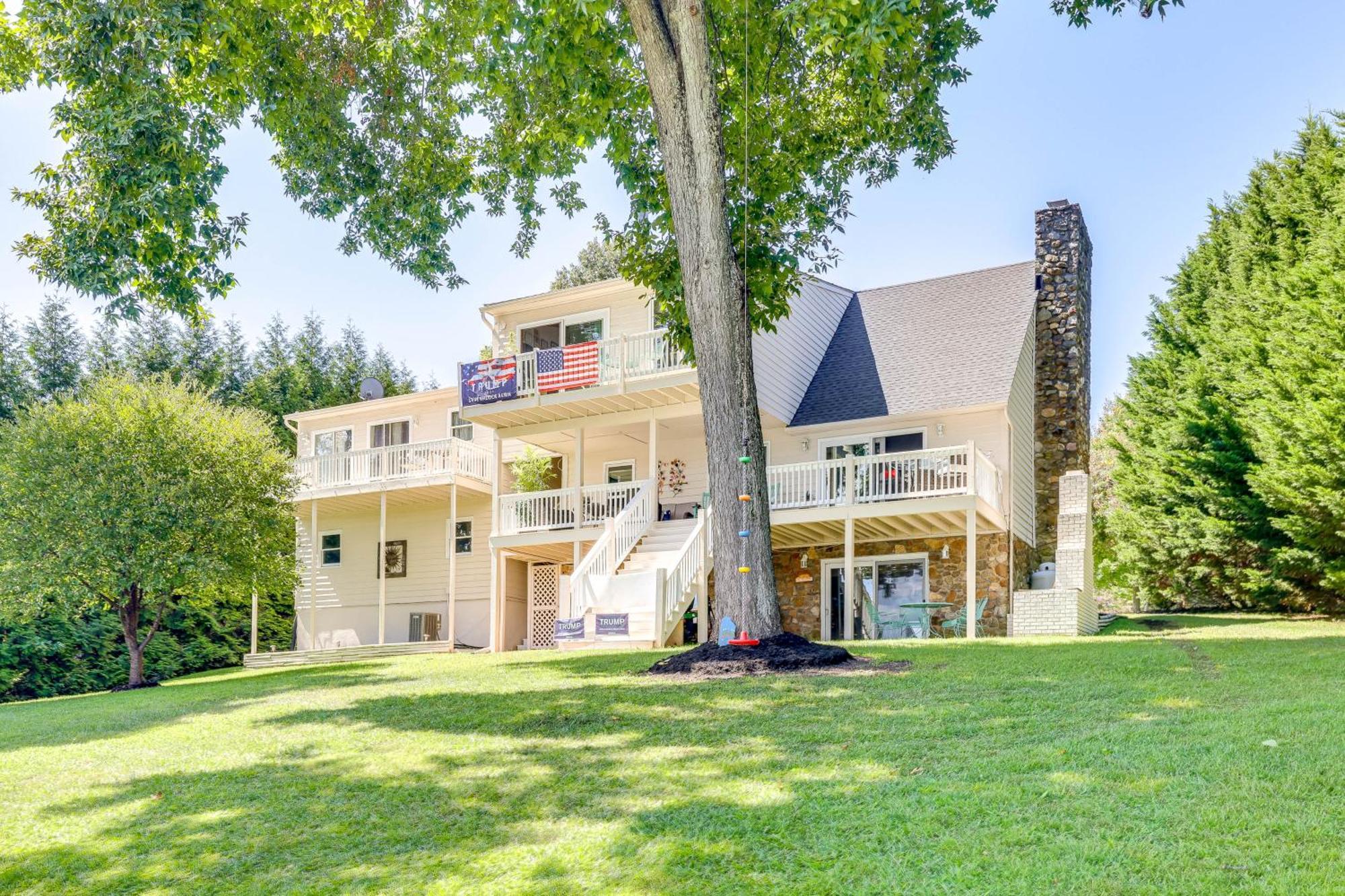 Smith Mountain Lake Retreat With Private Beach! Huddleston Kültér fotó
